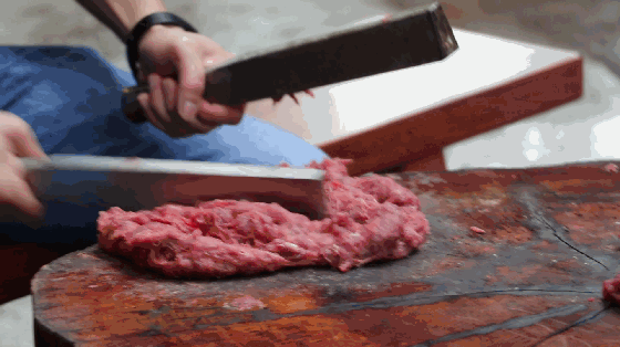 10:30到达八合里海记牛肉汕头总店,体验手打牛肉丸☆09:30到达动车