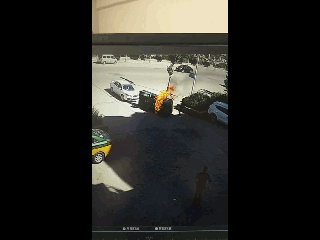 救命4连踹！生死瞬间他的这个举动拯救了一个家庭