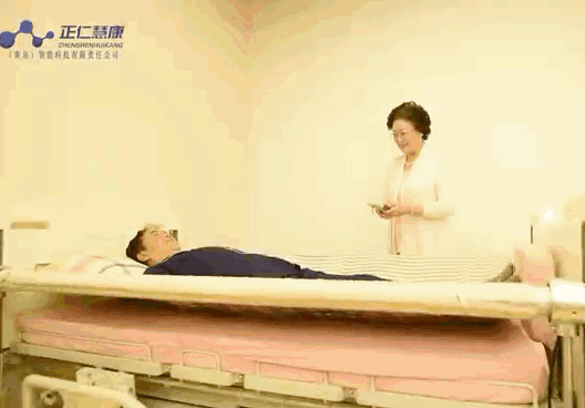 护理床手柄怎么收这张智能护理床真神奇！解决卧床老人洗澡、翻身、起背抬腿等问题_https://www.jmylbn.com_新闻资讯_第11张