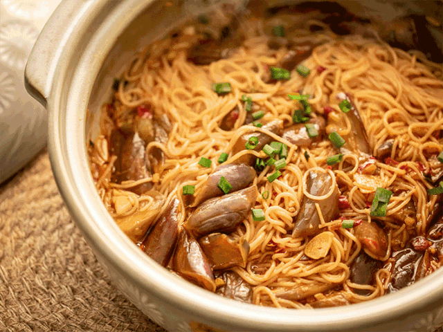 �ձ�����300����ǰ�������˸���������������������