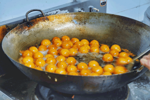 高铁20分钟！这座藏在成都边上的神仙小城，比乐山更好吃！