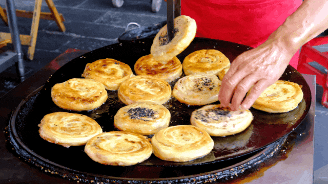 高铁20分钟！这座藏在成都边上的神仙小城，比乐山更好吃！