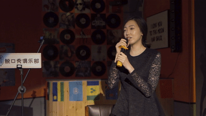 青岛小哥免费演出脱口秀 只为把“吐槽大会”开在青岛