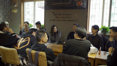 青岛小哥免费演出脱口秀 只为把“吐槽大会”开在青岛