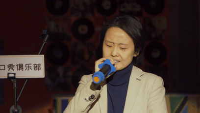 青岛小哥免费演出脱口秀 只为把“吐槽大会”开在青岛