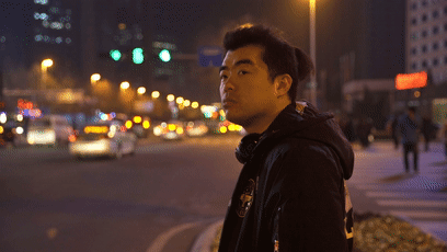 青岛小哥免费演出脱口秀 只为把“吐槽大会”开在青岛