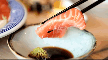 吃刺身也可以diy啦选了一大盘还花不了一张毛爷爷现在还有暖心海鲜