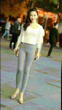 搞笑GIF:大哥,你这许了什么愿啊,需要上这么粗的香火-微信头条网 搞笑GIF:大哥,你这许了什么愿啊,需要上这么粗的香火