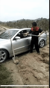 搞笑GIF:这个黄小鸭有点过分了,就差你了!-微信头条网 搞笑GIF:这个黄小鸭有点过分了,就差你了!