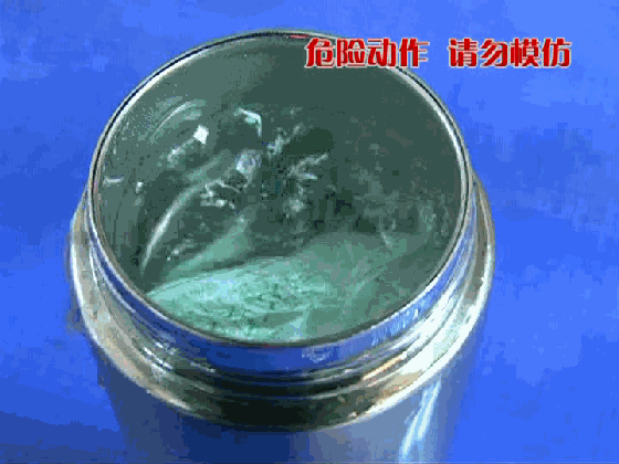干燥剂主要分两种:氧化钙(生石灰)和硅胶干燥剂.