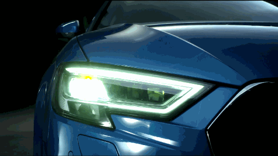 的进气格栅 全新的led大灯能自动调整照射距离 前后配备动态转向灯 能