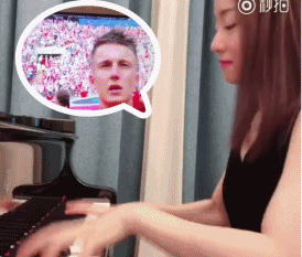 钢琴家英语_美女钢琴演奏家_钢琴女孩视频