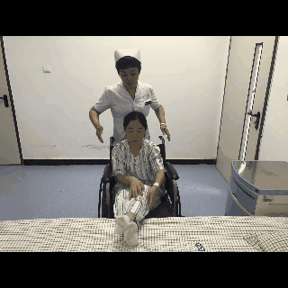 手动轮椅怎么打开轮椅使用技术系列指导之---截瘫篇_https://www.jmylbn.com_新闻资讯_第22张