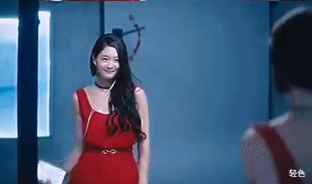 【美女】《流浪地球2》中的她，有着傲人的事业线，迷人的水蛇腰（组图） - 7