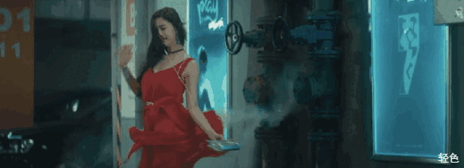 【美女】《流浪地球2》中的她，有着傲人的事业线，迷人的水蛇腰（组图） - 8