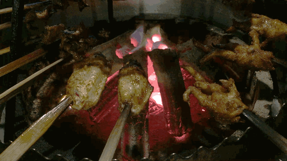 虾店重出江湖,称霸火盆烧烤!在广汉可能只有他们家了!