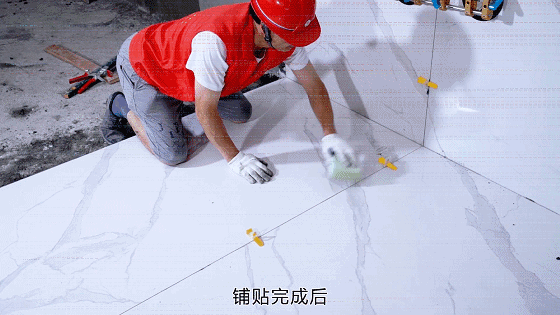罗马瓷砖也有大板砖啦，亲们赶紧看过来，教你如何铺贴？5个小窍门你不得不知