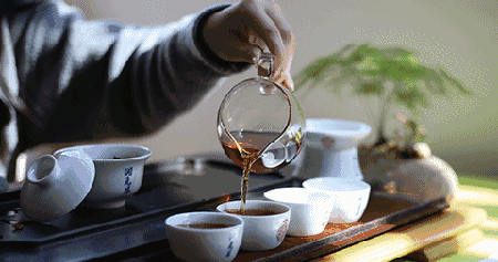 人生就像一杯黑茶，好好喝一杯黑茶，幸福就在当下