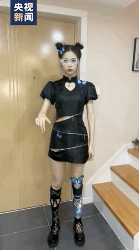 DƬ