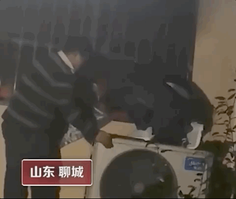 两名幼童被困火场，接下来这一幕，热血！