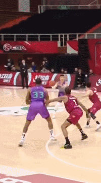 球手一体 吴前击掌高诗岩是犯规吗