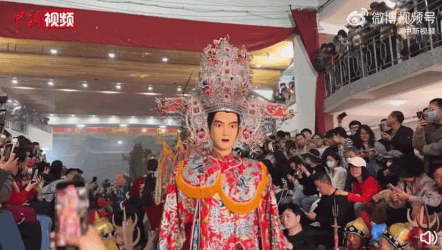 现在的网红蹭热度都已经蹭到神明身上了吗