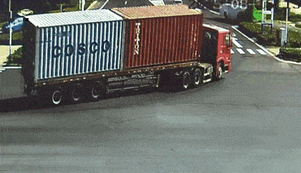 执法车|疯狂！一辆湘A超载货车在湘潭暴力闯关..