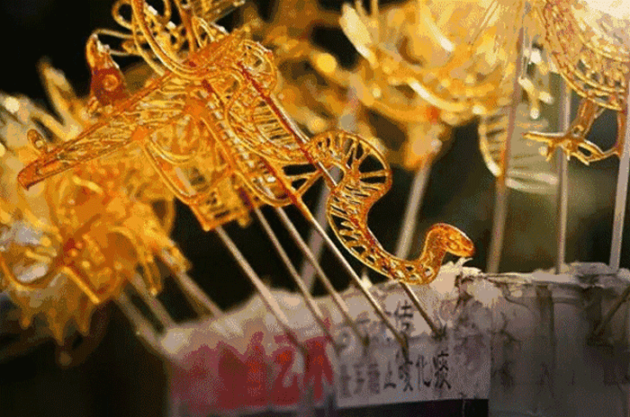 捏面人,画糖画,剪纸,传拓等传统手工体验,为小朋友们营造原汁原味的