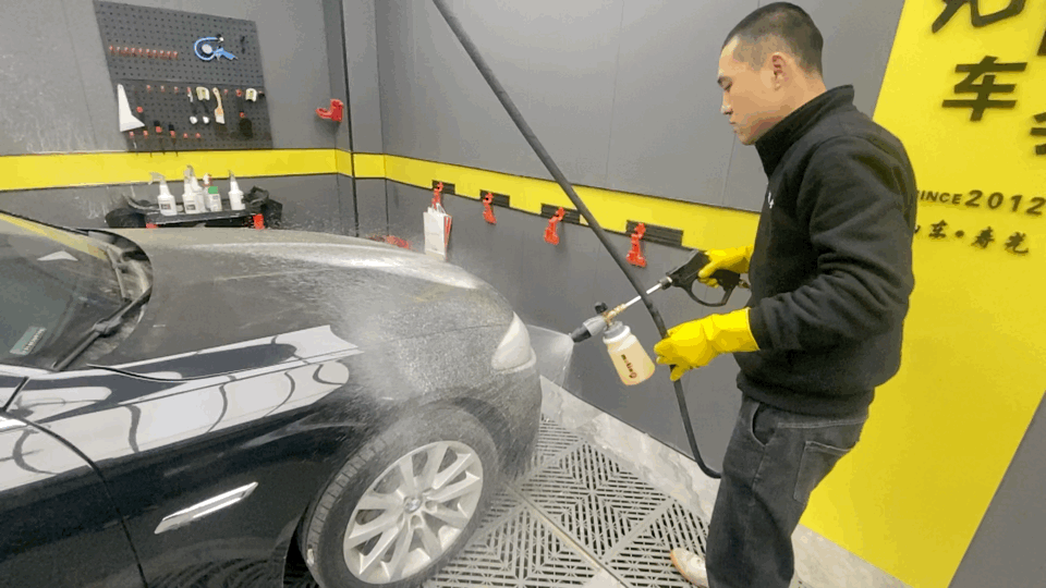 二狗亲测靓车会洗车 洗完半个月不脏 步骤比化妆都多 元精致洗车免费送 百年老店 含差91年 喜 二狗探店