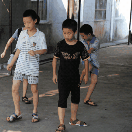 守望67爱上海向阳花青年公益社关注留守儿童支教队走进新江中学小学