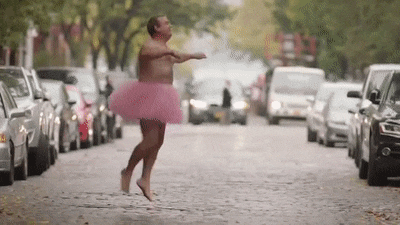 泪目！纽约“变态”大叔穿粉色蓬蓬裙15年，却是全世界“最男人”的人...