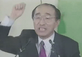 太太太尴尬！嘴巴一张，假牙掉了......