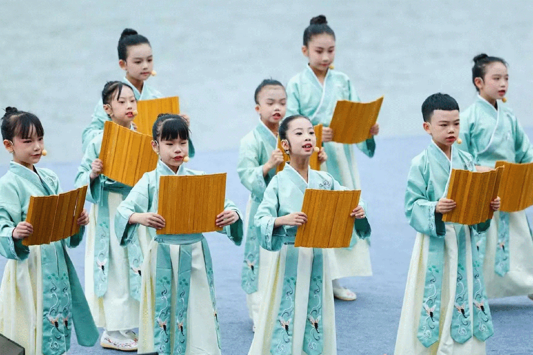 水上划划划，岸上人人人……你在现场吗？插图5