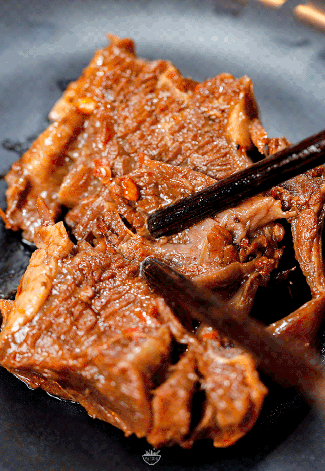 ①软不过还是建议在麻辣锅里洗炼下,不仅吸饱牛油的精华,更是炖出软