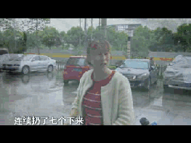 四天时间 十三个灭火器从高楼被两个熊孩子砸下