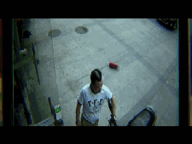 四天时间 十三个灭火器从高楼被两个熊孩子砸下