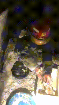 吉林一猫咪被卡在吊顶上,装修工人破顶救猫…-微信头条网 吉林一猫咪被卡在吊顶上,装修工人破顶救猫…