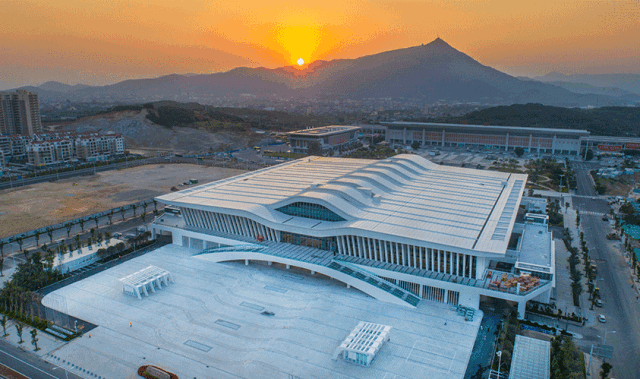 轻钢创造奇迹！央视点名，为祖国争光