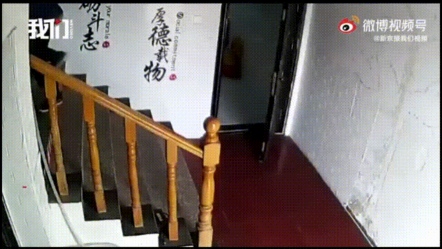 重庆本科生洗车引发巨大争议：不要看不起那个跪着赚钱的成年人….
