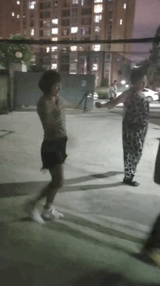 郑州5000人“流离失所”，住进烂尾楼王的他们，生活的坚强和心酸难以想象