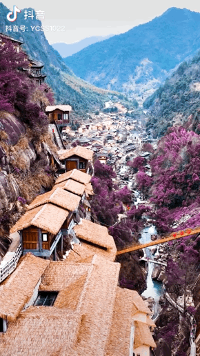 高铁直达！别去婺源挤了，这座花费26亿元打造的江西绝美古村，现实版的千与千寻，太仙了
