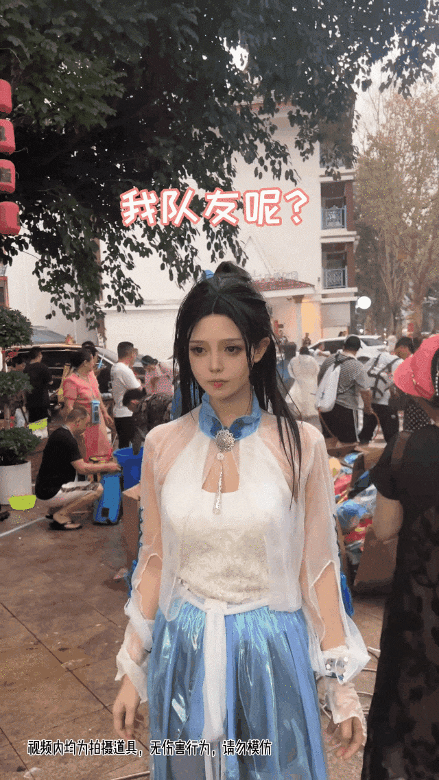不过这次泼水节coser小姐姐们的出现还是引发了网友们的一些争论,有