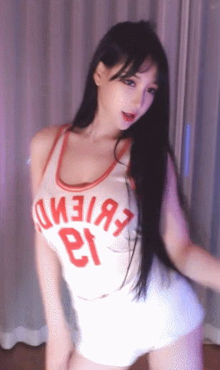 Nhảy múa cực hăng tới mức quên kéo khóa quần, nữ streamer xinh đẹp bật khóc nức nở vì nhận cái kết đắng - Ảnh 2.