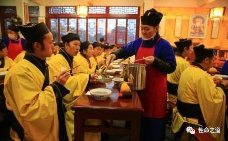 荤腥指什么_荤腥指什么_荤腥指什么