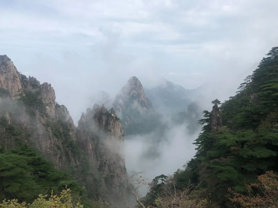 人应更注重“搞钱”还是追求“生活体验”？,年轻人到底要攒钱还是及时体验人生？