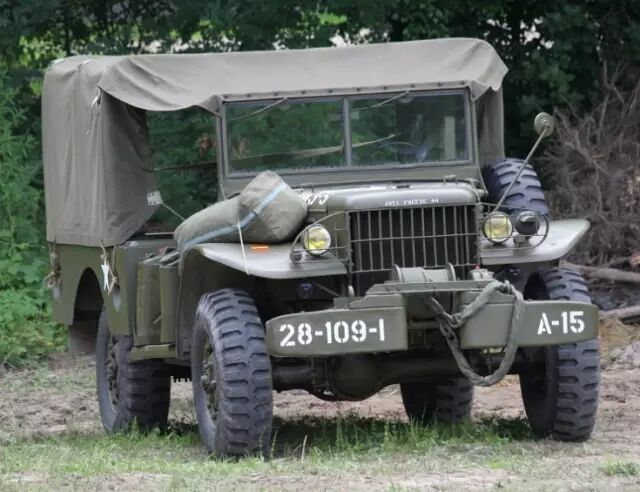 道奇3/4吨(中吉普车)即dodge3/4吨或者11/2吨4x4轻型卡车.