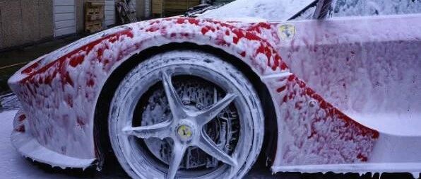 他洗一次车，要价5万，富豪却排队找他！14年的坚持，他把洗车做到极致！