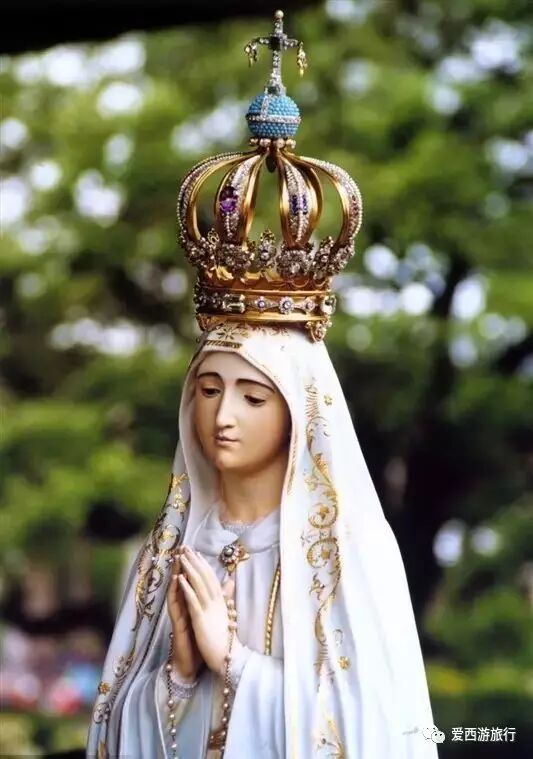 位于法国露德圣母朝圣地内.其主题是庆祝玫瑰经.