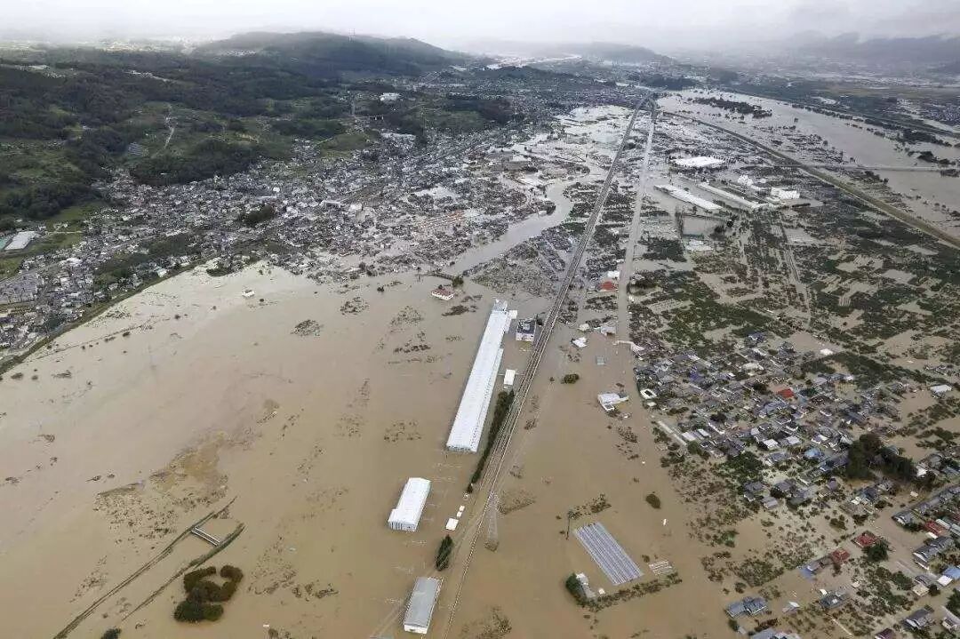 为何日本易受秋台风影响,问答 |最近多个台风先后影响日本，为什么台风这么“青睐”日..