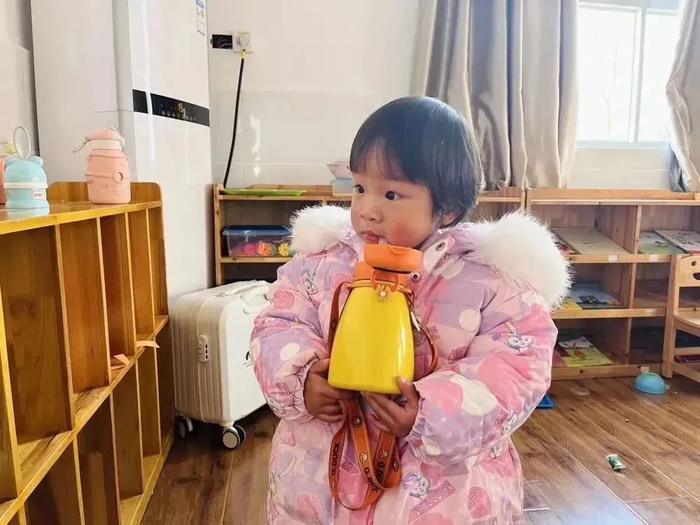 聪明的女孩在学校学新知识_聪明的女孩在学校学新知识_聪明的女孩在学校学新知识